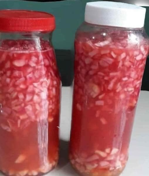Jengibre rallado, cebolla, ajo, jugo de limón y miel. Una cucharadita
