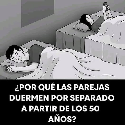 Pareja durmiendo en camas separadas