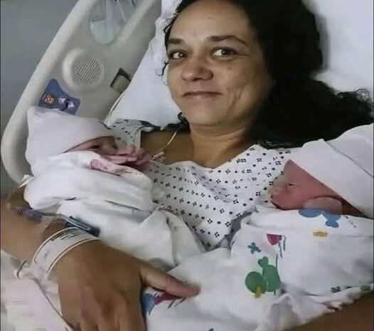Mujer de 58 años da a luz a gemelos: Un caso extraordinario de la maternidad tardía
