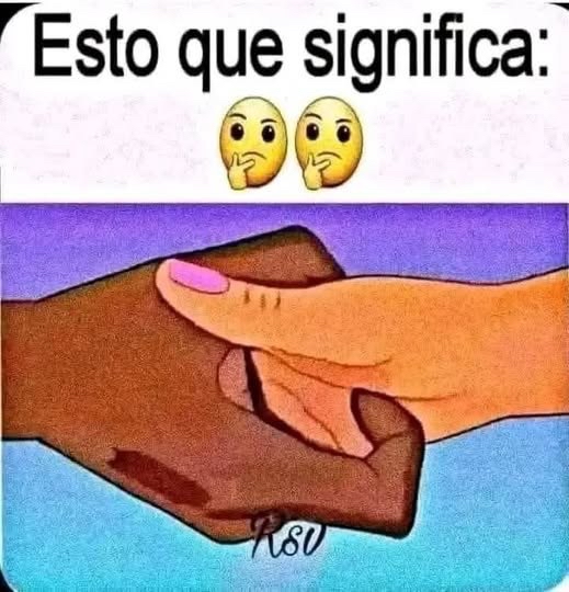 Detalles de manos entrelazadas, simbolizando amor y conexión
