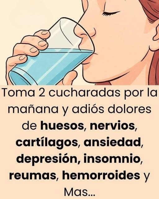 Persona bebiendo un vaso de agua