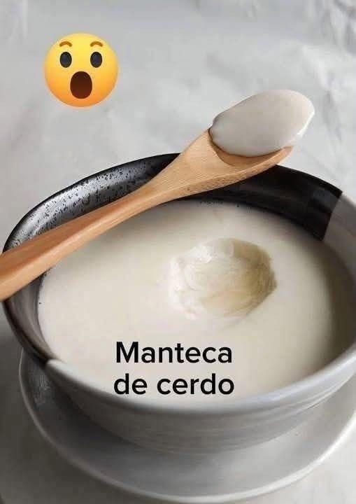 Manteca de cerdo en un tazón