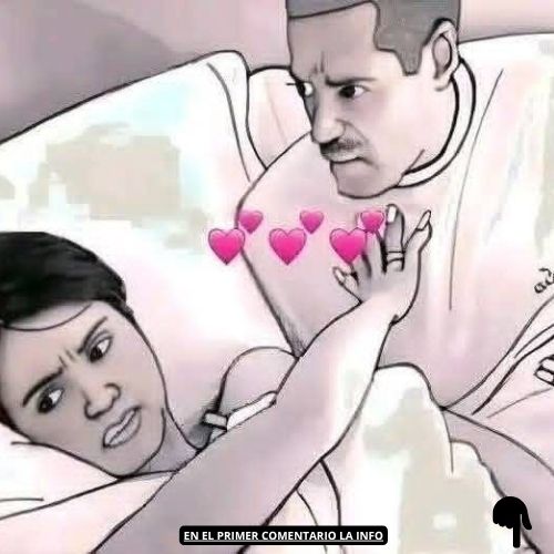 Hombre y mujer interactuando divertidamente