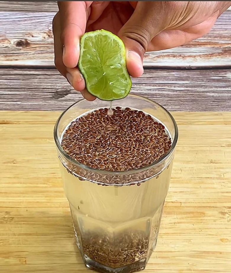 Bebida de linaza y limón para desinflamar el vientre