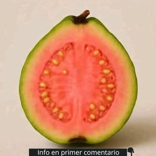 Guayaba cortada por la mitad