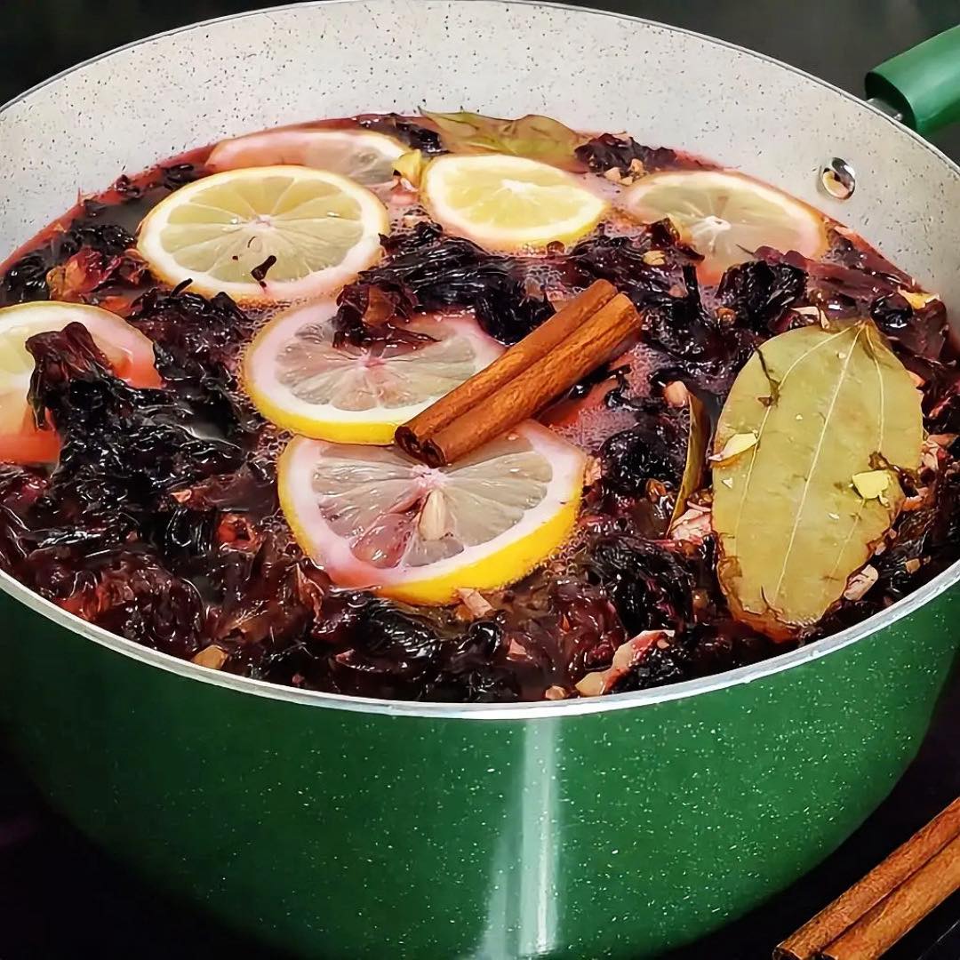 Infusión natural con hoja de la bahía y hibisco
