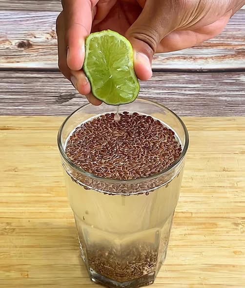 Agua con semillas de chía y limón