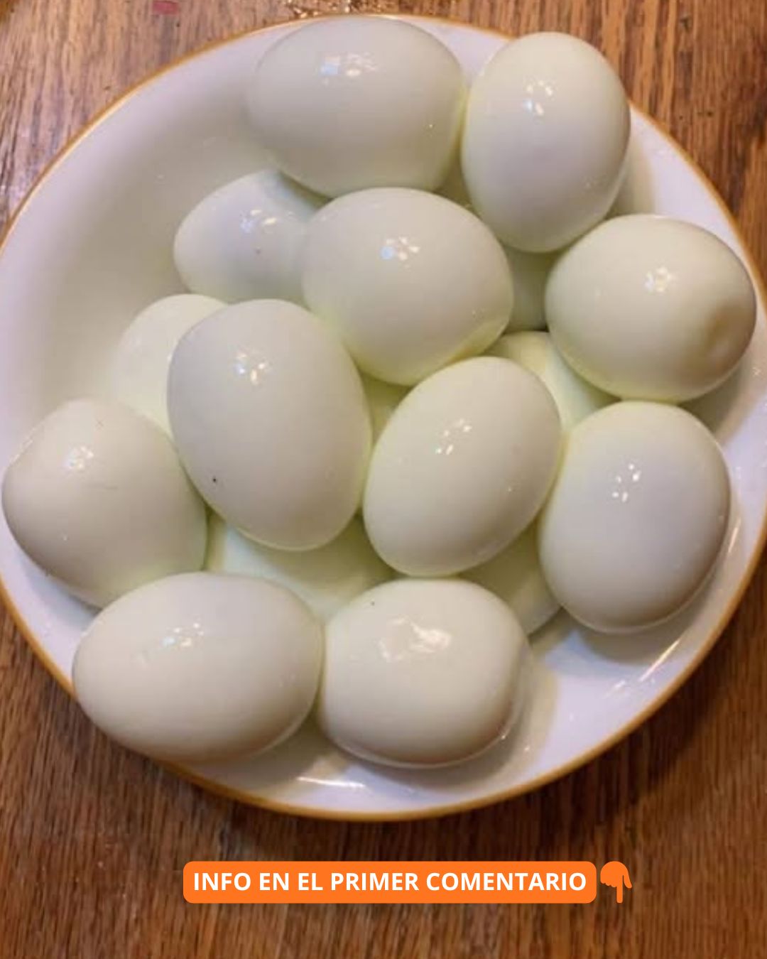 Plato de huevos duros pelados